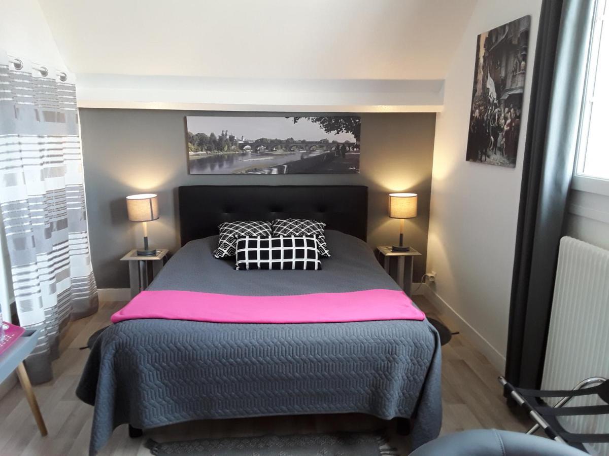 Clos Du Bourg Bed & Breakfast Saint-Cyr-en-Val ภายนอก รูปภาพ