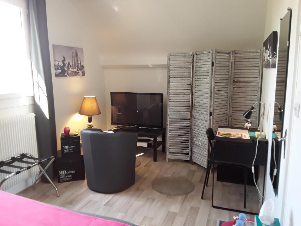 Clos Du Bourg Bed & Breakfast Saint-Cyr-en-Val ภายนอก รูปภาพ